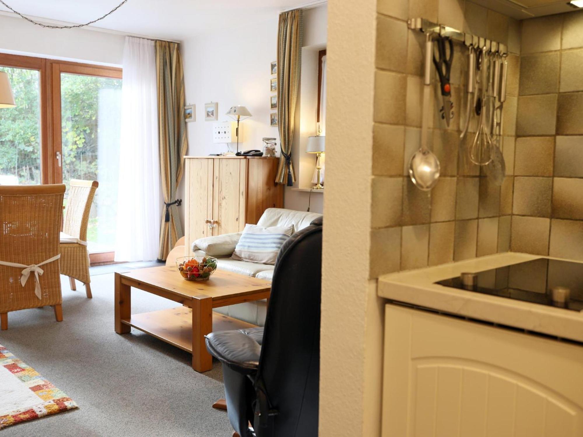 Appartamento Ruhig Gelegenes Haus Am Ortseingang Von Wenningstedt Esterno foto